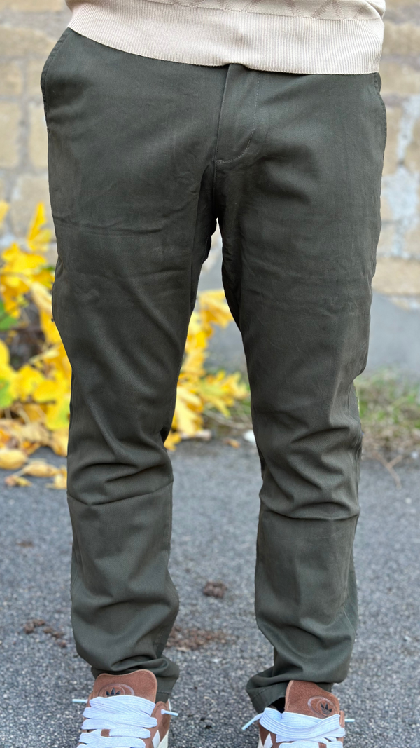 Pantaloni chinos verde militare